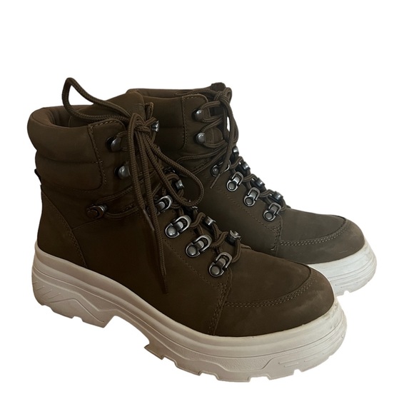 JSlides Reign Khaki Nubuck Boot - Size 8 - Picture 2 of 4